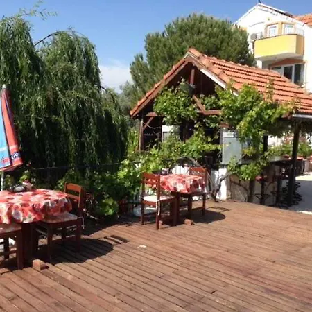 New Golden Gate 페티예